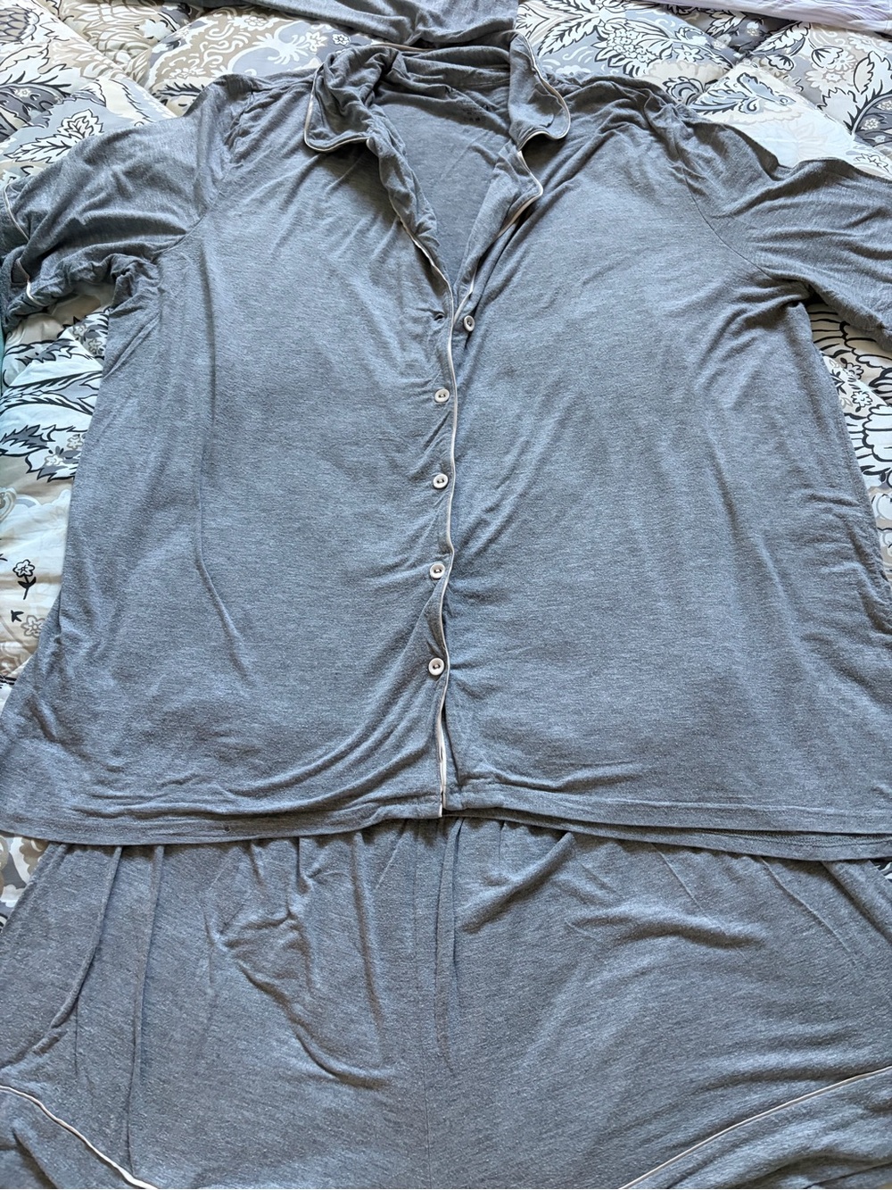 Adore Me Gray Lounge Top with Printed Label